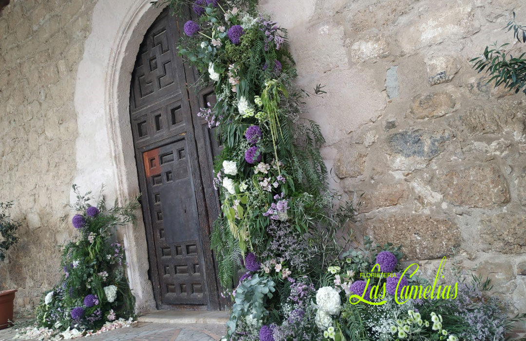 Decoración y diseño floral de exteriores para bodas: arcos florales